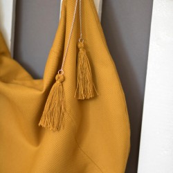Torebka worek z ozdobnymi chwostami, jak uszyć torebkę hobo - wykrój krawiecki i tutorial