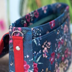 Uchwyt do paska z ozdobnym przeszyciem i nitem - jak uszyć torebkę krok po kroku.