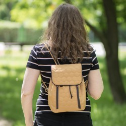 Zgrabny plecak na lato - wykrój krawiecki i tutorial. Jak uszyć plecak z klapką i wiązaniem.