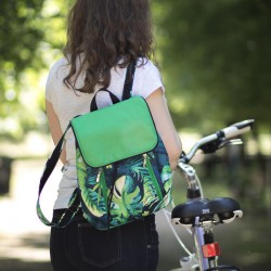 Zielony plecak z tkaniny w liście. Jak uszyć plecak na lato - wykrój krawiecki i tutorial.